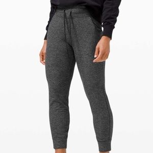 Lululemon Ready to Rulu Jogger 7/8 - Heathered Raceway Grey/Black Size 6